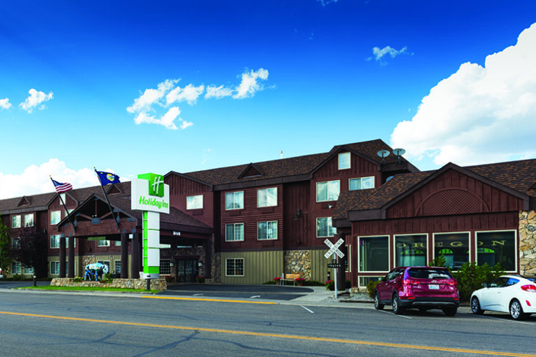 0d3932d2 3df5 4fb8 8116 cecc799305ea exterior holiday inn catering 768x512