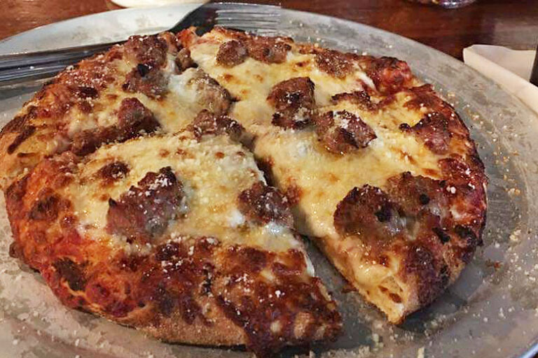 7ebde45a e34a 4e31 8cbf b3f7009f4718 pizza 768x512