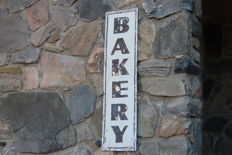 852db50b b513 4f34 8920 86c23350bd8f mountain mamas sign2 768x513