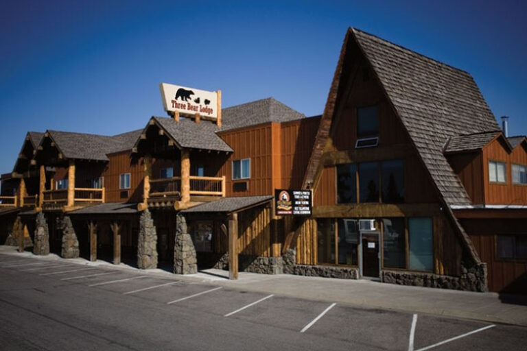 Three Bear Lodge 1 768x512