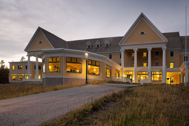 Yellowstone National Park Lodges 3 768x512