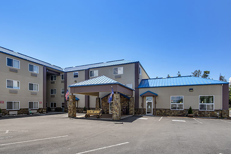 Yellowstone West Gate Hotel 1 768x512