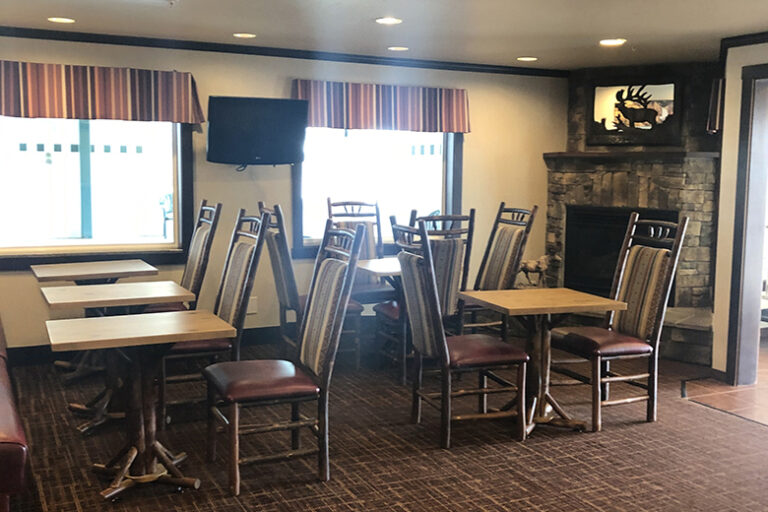 Yellowstone West Gate Hotel 2 768x512