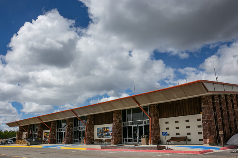 yellowstoneairport1 768x512