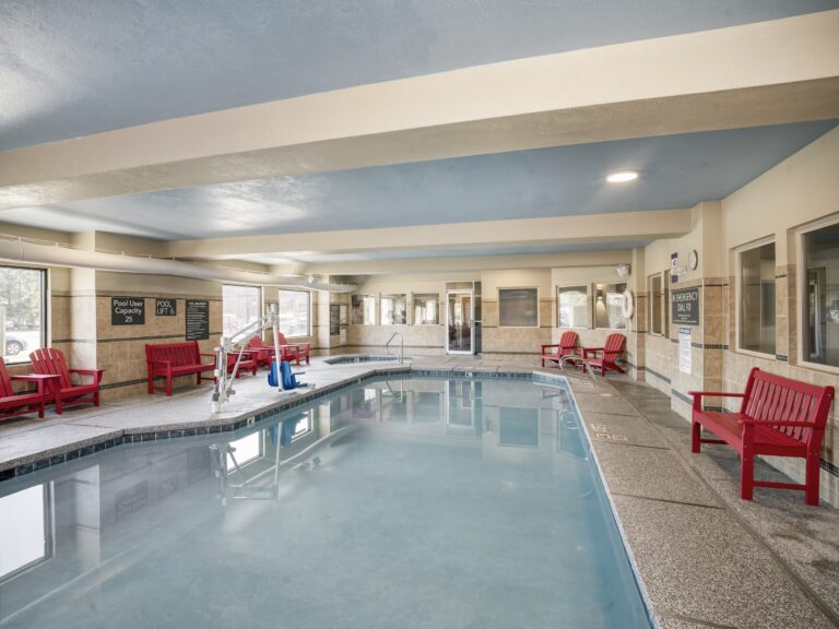 Holiday Inn Pool 2026 3 768x576